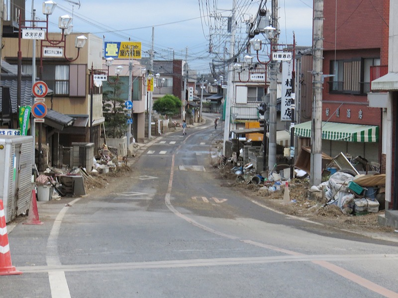 昨日やっと水がひいた橋本町を橋からみる.jpg